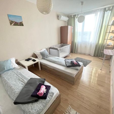 Airport Apartment Sofia Buitenkant foto