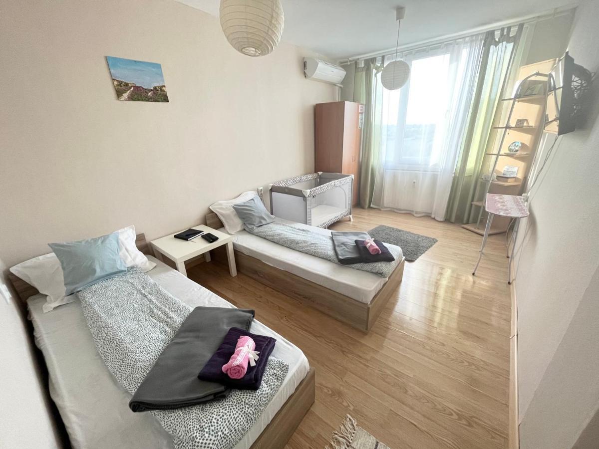 Airport Apartment Sofia Buitenkant foto