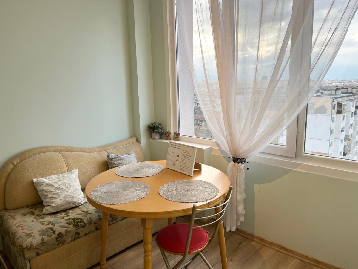 Airport Apartment Sofia Buitenkant foto